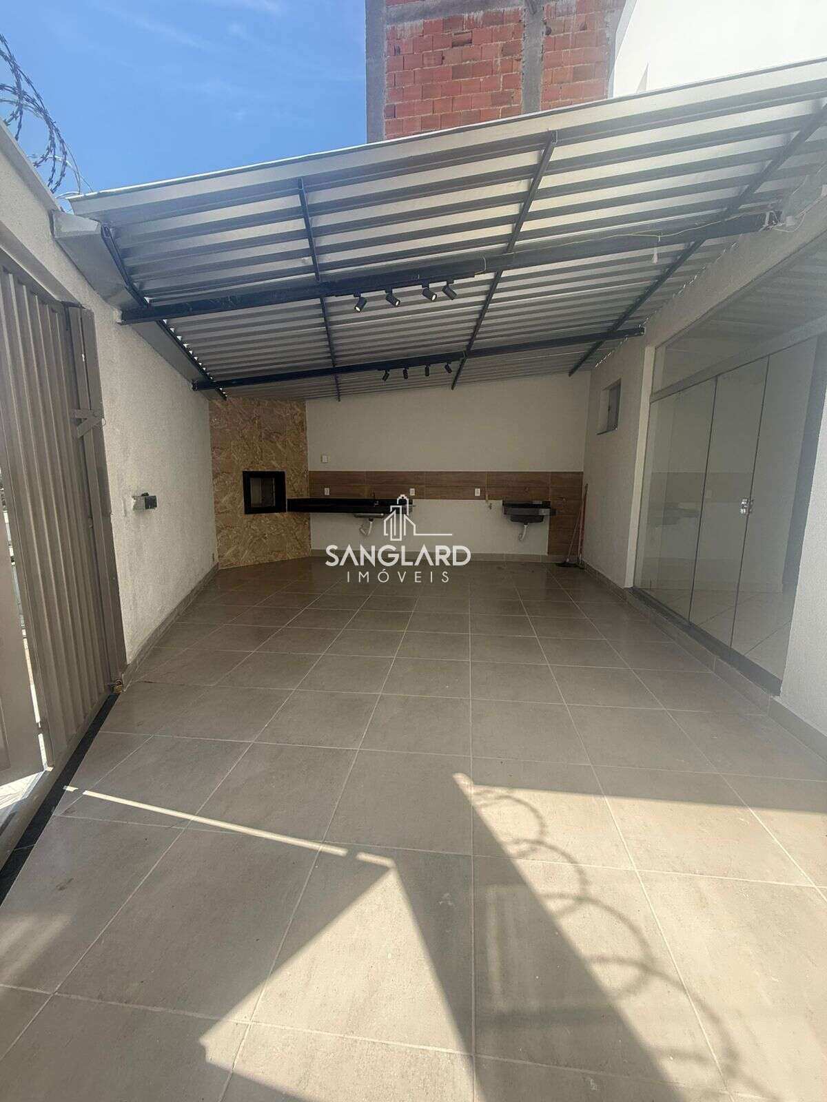 Casa à venda em Santana do Paraíso, Cidade Nova, com 2 quartos, 100m² - SANGLARD IMÓVEIS