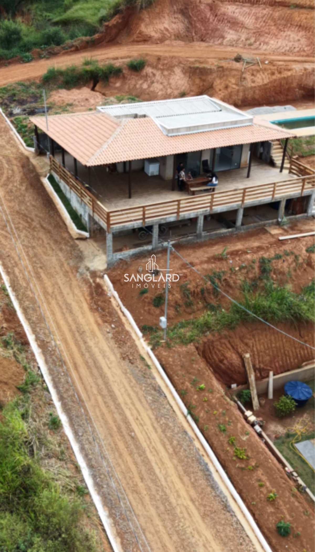 Chácara com casa e piscina no Iapu (6km do asfalto) - SANGLARD IMÓVEIS