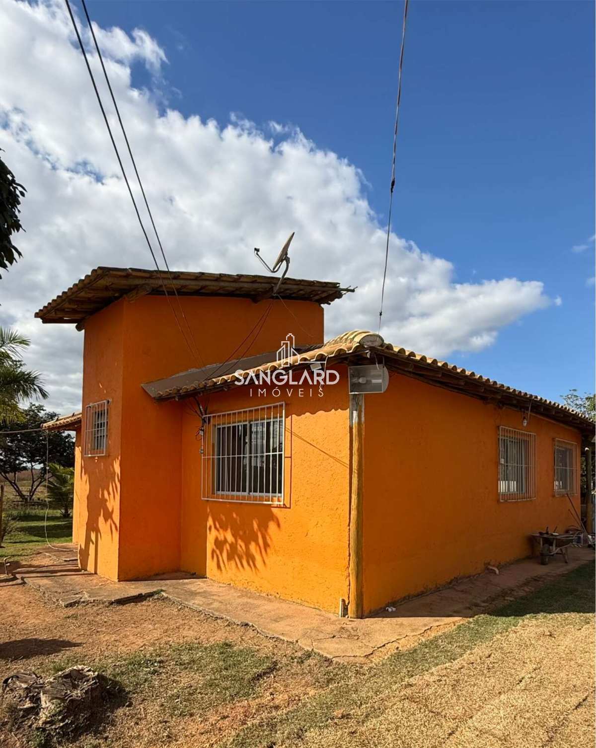 Chácara à venda com 2520m² com casa, área de lazer, pomar e lagoa - SANGLARD IMÓVEIS