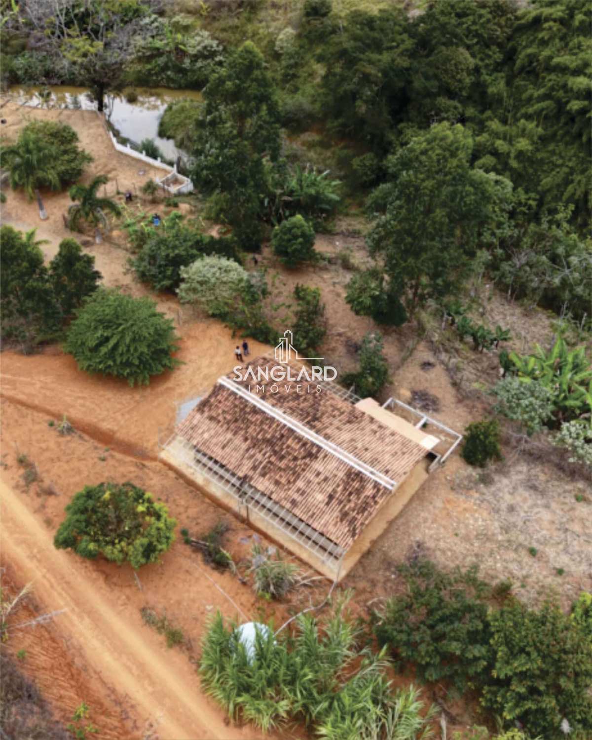Chácara com 2.610 m² a menos de 2km do asfalto em Iapu-MG